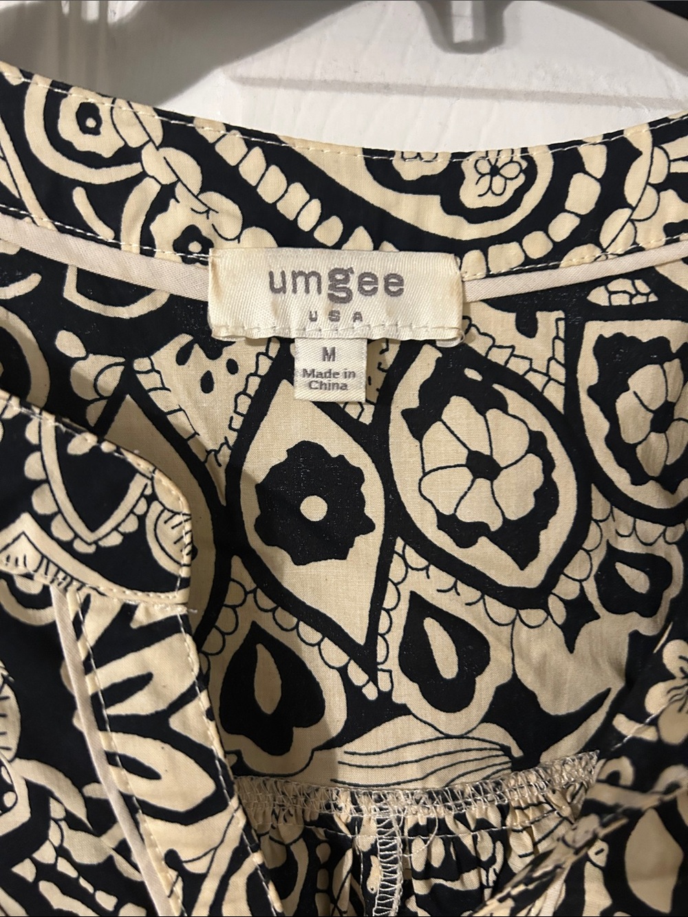 Umgee Black and Cream Floral Babydoll Dress for women. Boutique bought - Picture 2 of 5